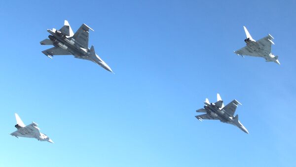 Су-30МКИ ВВС Индии и Еврофайтер-Тайфун в ходе учений. Архивное фото Су-30МКИ ВВС Индии и Еврофайтер-Тайфун в ходе учений. Архивное фото