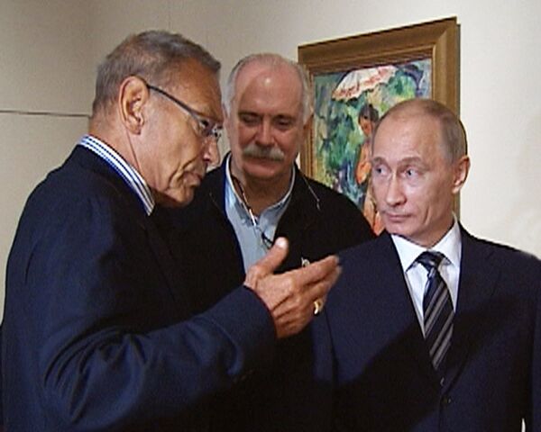 Михалков и Кончаловский погрузили Путина в настроение картин их деда Михалков и Кончаловский погрузили Путина в настроение картин их деда