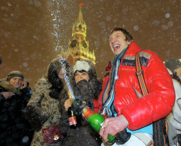 Москвичи и гости столицы встречают Новый год на Красной площади Москвичи и гости столицы встречают Новый год на Красной площади