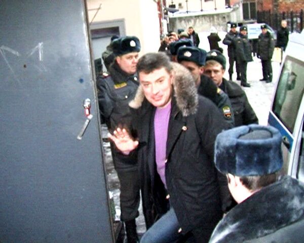 Тверской суд Москвы признал законным арест Бориса Немцова Тверской суд Москвы признал законным арест Бориса Немцова