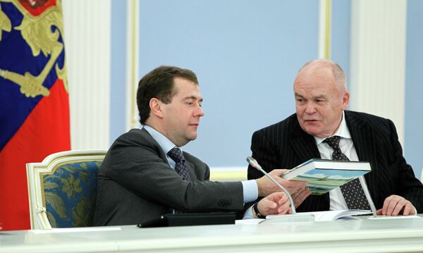 Президент РФ Д.Медведев провел встречу с членами Общественной палаты Президент РФ Д.Медведев провел встречу с членами Общественной палаты