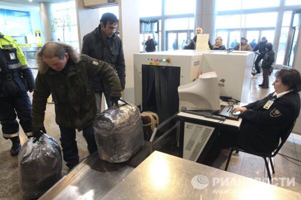 Усиление мер безопасности в аэропорту Домодедово Усиление мер безопасности в аэропорту Домодедово