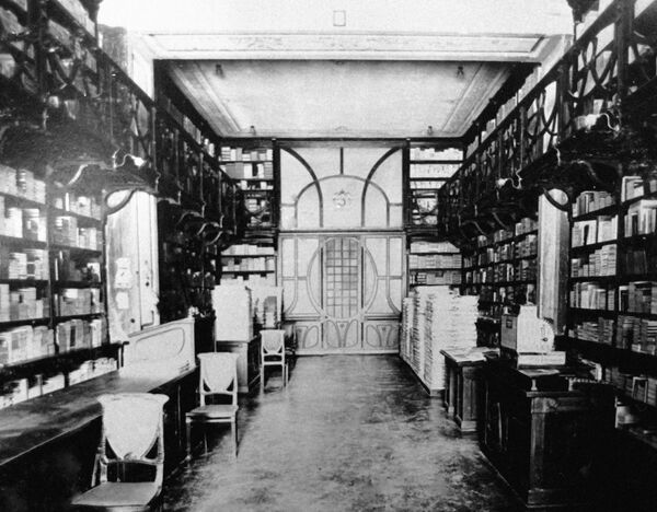 Вид библиотеки в типографии книгоиздателя И. Д. Сытина Вид библиотеки в типографии книгоиздателя И. Д. Сытина