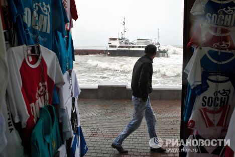 Турецкий сухогруз Бешикташ потерпел крушение в шторм у берегов Сочи Турецкий сухогруз Бешикташ потерпел крушение в шторм у берегов Сочи
