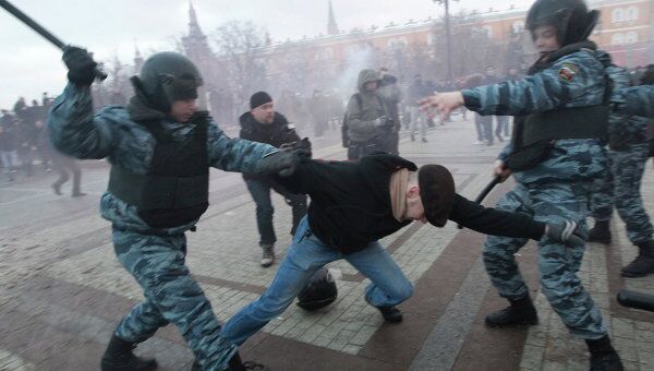 Акция на Манежной площади в память об убитом болельщике Спартака Егоре Свиридове Акция на Манежной площади в память об убитом болельщике Спартака Егоре Свиридове