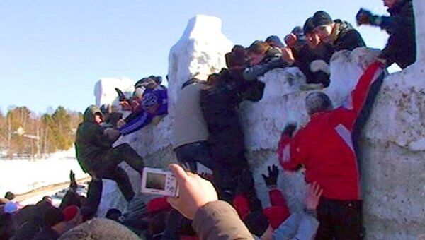 Масленицу на Байкале праздновали взятием снежного городка и хороводами Масленицу на Байкале праздновали взятием снежного городка и хороводами