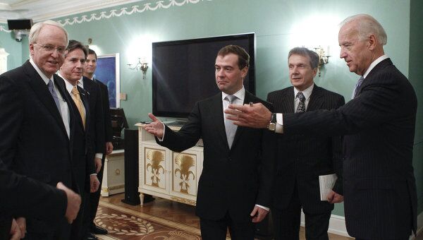 Президент РФ Д.Медведев и вице-президент США Д.Байден встретились в Горках Президент РФ Д.Медведев и вице-президент США Д.Байден встретились в Горках