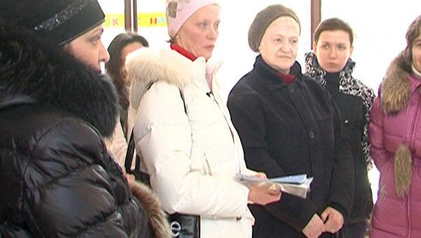 Родители будущих первоклассников штурмуют школы и дежурят по ночам Родители будущих первоклассников штурмуют школы и дежурят по ночам