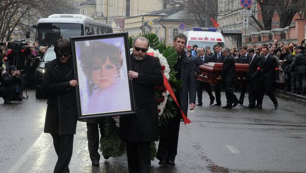 Прощание с актрисой Людмилой Гурченко в Центральном Доме литераторов в Москве Прощание с актрисой Людмилой Гурченко в Центральном Доме литераторов в Москве