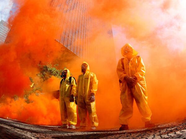 Активисты Greenpeace инсценировали атомное ЧП в центре Рио-де-Жанейро Активисты Greenpeace инсценировали атомное ЧП в центре Рио-де-Жанейро