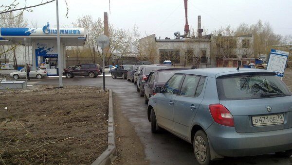 Очереди выстроились за бензином на томских АЗС в среду Очереди выстроились за бензином на томских АЗС в среду