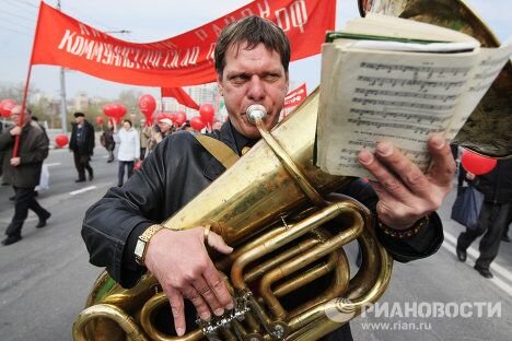 Первомайская демонстрация в Новосибирске Первомайская демонстрация в Новосибирске