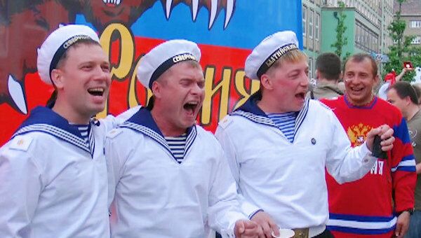 Фанаты на ЧМ по хоккею спели о любви к России Фанаты на ЧМ по хоккею спели о любви к России