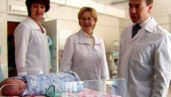 В костромском роддоме Медведеву показал, на что идут деньги нацпроектов В костромском роддоме Медведеву показал, на что идут деньги нацпроектов