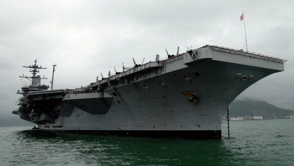 Авианосец ВМС США Carl Vinson в Гокнонге Авианосец ВМС США Carl Vinson в Гокнонге