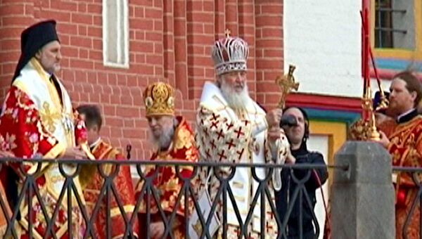 Патриарх возглавил крестный ход в день памяти святых Кирилла и Мефодия Патриарх возглавил крестный ход в день памяти святых Кирилла и Мефодия