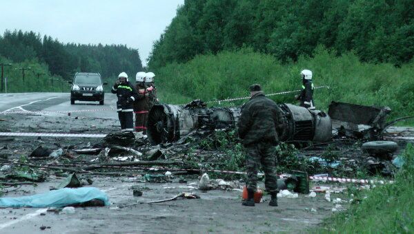 В районе карельского поселка Бесовец, на автомобильную трассу, упал пассажирский самолет ТУ-134 В районе карельского поселка Бесовец, на автомобильную трассу, упал пассажирский самолет ТУ-134