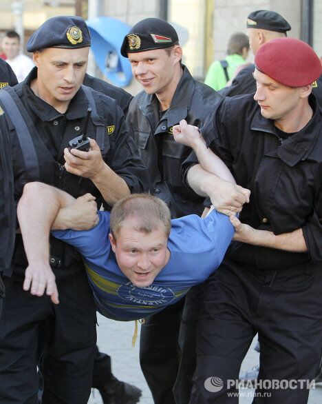 Акция белорусской оппозиции Революция через социальную сеть в Минске Акция белорусской оппозиции Революция через социальную сеть в Минске