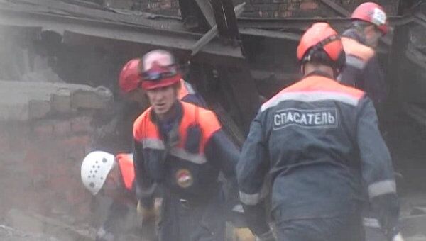 Видео с места обрушения заводской стены во Владивостоке Видео с места обрушения заводской стены во Владивостоке