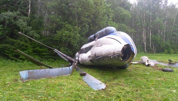 Жесткая посадка вертолета Ми-8 в Свердловской области Жесткая посадка вертолета Ми-8 в Свердловской области