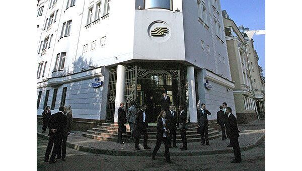 Здание Московской межбанковской валютной биржи. Архив. Здание Московской межбанковской валютной биржи. Архив.