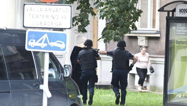 Полиция у здания минобороны Эстонии, где была стрельба Полиция у здания минобороны Эстонии, где была стрельба