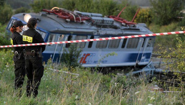 Поезд Интерсити Варшава-Катовице сошел с рельсов в Польше Поезд Интерсити Варшава-Катовице сошел с рельсов в Польше
