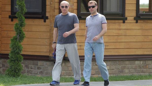 Президент РФ Д.Медведев и премьер-министр РФ В.Путин в Астраханской области Президент РФ Д.Медведев и премьер-министр РФ В.Путин в Астраханской области