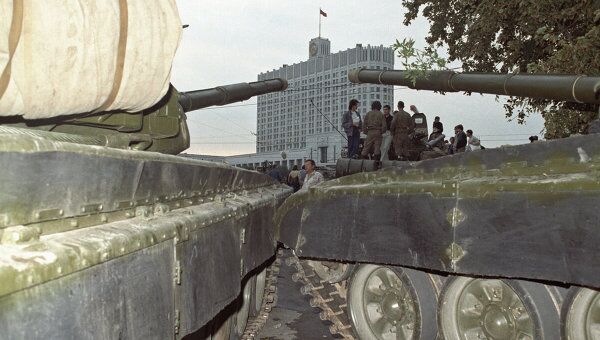 3-4 октября 1993 года в Москве произошло вооруженное столкновение исполнительной и законодательной ветвей власти, закончившееся танковым обстрелом резиденции парламента - Белого дома 3-4 октября 1993 года в Москве произошло вооруженное столкновение исполнительной и законодательной ветвей власти, закончившееся танковым обстрелом резиденции парламента - Белого дома