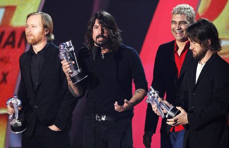 Группа Foo Fighters на вручении наград MTV Video Music Awards Группа Foo Fighters на вручении наград MTV Video Music Awards