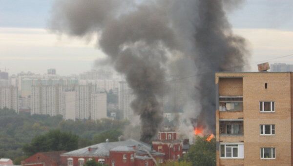 На западе Москвы загорелась швейная фабрика На западе Москвы загорелась швейная фабрика