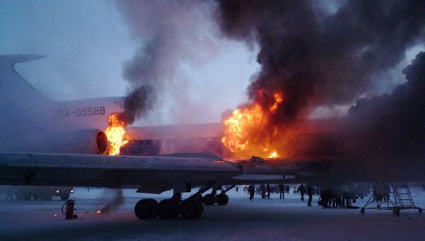 Пожар на борту самолета Ту-154 в аэропорту Сургута в январе 2011 года Пожар на борту самолета Ту-154 в аэропорту Сургута в январе 2011 года