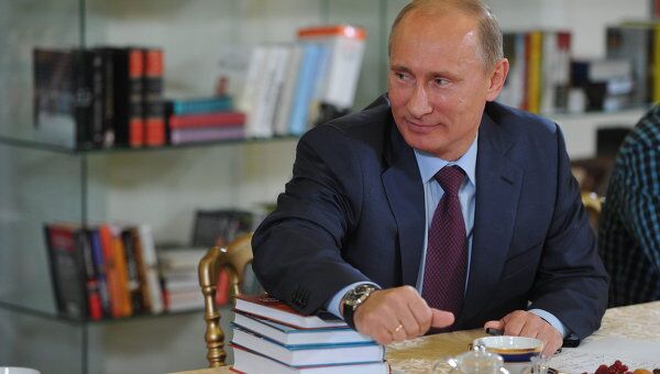 Премьер-министр РФ В.Путин провел встречу с писателями и представителями Российского книжного союза Премьер-министр РФ В.Путин провел встречу с писателями и представителями Российского книжного союза
