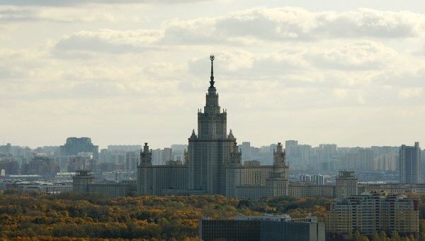 Здание Московского государственного университета на Воробьевых Горах. Архив Здание Московского государственного университета на Воробьевых Горах. Архив
