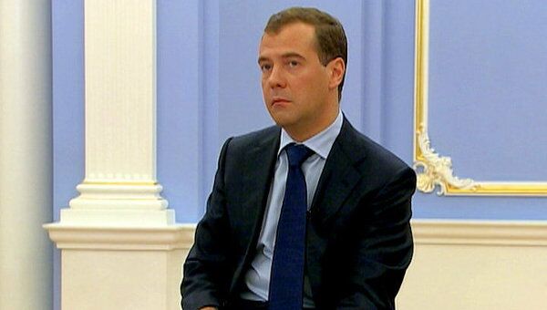 Медведев позвал своих сторонников в большое правительство Медведев позвал своих сторонников в большое правительство