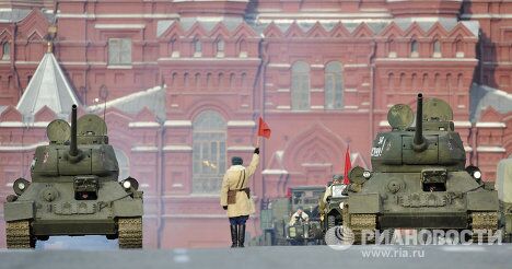 Шествие в честь 70-летней годовщины парада на Красной площади Шествие в честь 70-летней годовщины парада на Красной площади