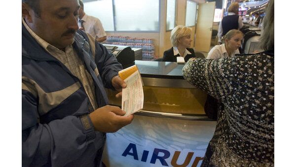 AiRUnion на сутки перенес вылет более 800 туристов из Домодедово AiRUnion на сутки перенес вылет более 800 туристов из Домодедово