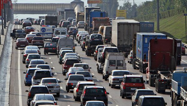 Движение по Симферопольскому шоссе сильно затруднено из-за ДТП Движение по Симферопольскому шоссе сильно затруднено из-за ДТП