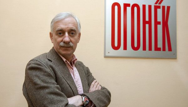 Главный редактор журнала Огонек Виктор Лошак во время интервью журналистам Главный редактор журнала Огонек Виктор Лошак во время интервью журналистам