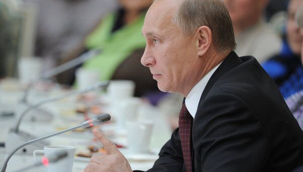 Встреча Д.Медведева и В.Путина с пенсионерами и ветеранами в Кремле Встреча Д.Медведева и В.Путина с пенсионерами и ветеранами в Кремле