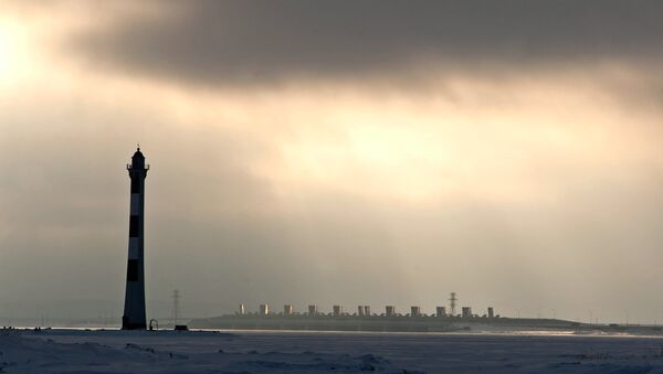 Вид на комплекс защитных сооружений (дамбу) Санкт-Петербурга. Архивное фото Вид на комплекс защитных сооружений (дамбу) Санкт-Петербурга. Архивное фото