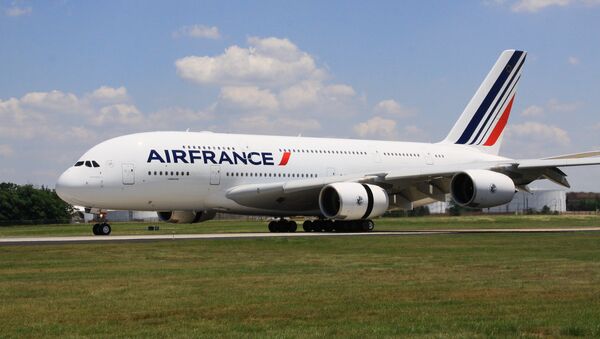 Самолет Airbus 380 (A380, авиакомпания Air France), архивное фото Самолет Airbus 380 (A380, авиакомпания Air France), архивное фото