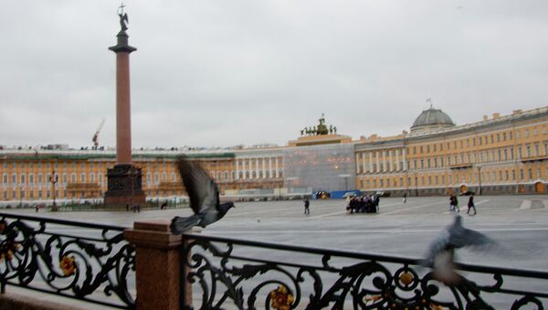 Дворцовая площадь в Петербурге. Архивное фото Дворцовая площадь в Петербурге. Архивное фото