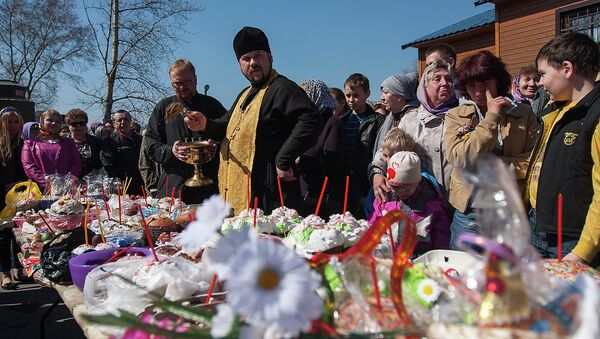 Освящение куличей и яиц в церкви святителя Петра Митрополита Московского в Петербурге Освящение куличей и яиц в церкви святителя Петра Митрополита Московского в Петербурге