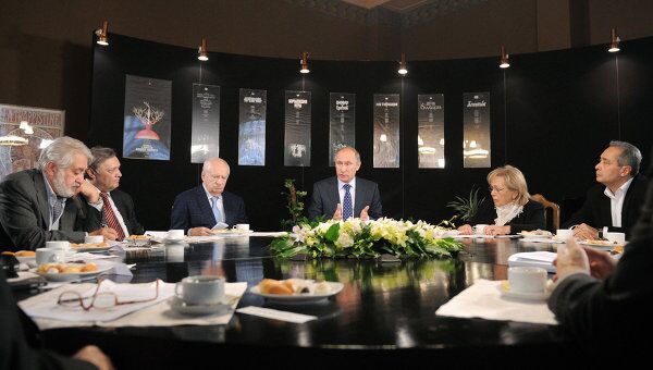 Встреча премьер-министра РФ В.Путина с художественными руководителями театров Встреча премьер-министра РФ В.Путина с художественными руководителями театров