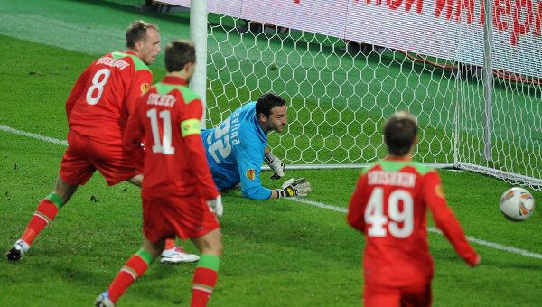 Игровой момент матча Локомотив - Штурм Игровой момент матча Локомотив - Штурм