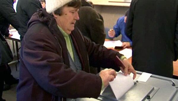 Россияне в Цхинвали и Минске голосуют на выборах в Госдуму Россияне в Цхинвали и Минске голосуют на выборах в Госдуму