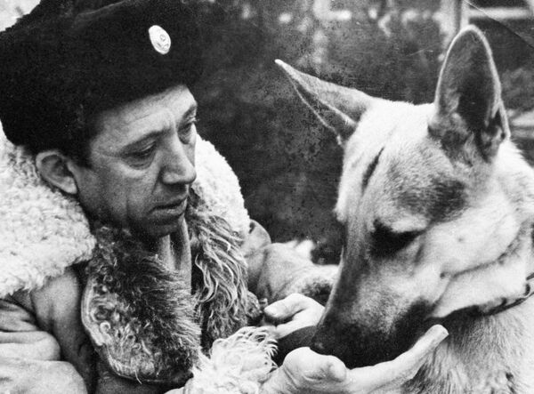 Юрий Никулин в фильме Ко мне, Мухтар! Юрий Никулин в фильме Ко мне, Мухтар!