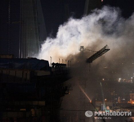 Горит строящийся мост во Владивостоке Горит строящийся мост во Владивостоке
