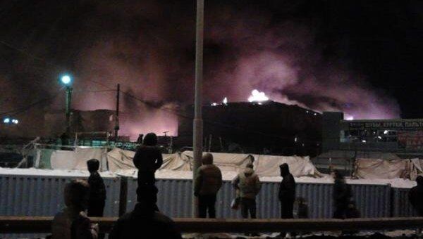 Склады с одеждой горят в Екатеринбурге Склады с одеждой горят в Екатеринбурге